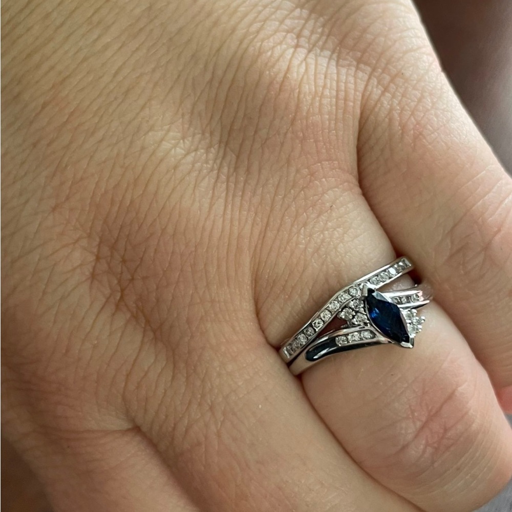 14K White Gold Diamond Ring - Picture 6 of 7